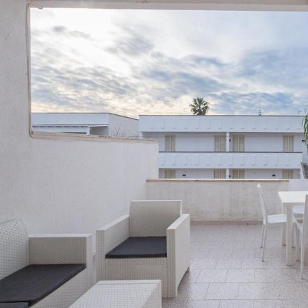 Appartamento a 150 m dal mare climatizzato con bellissimo patio esterno Torre Pali Esterno foto