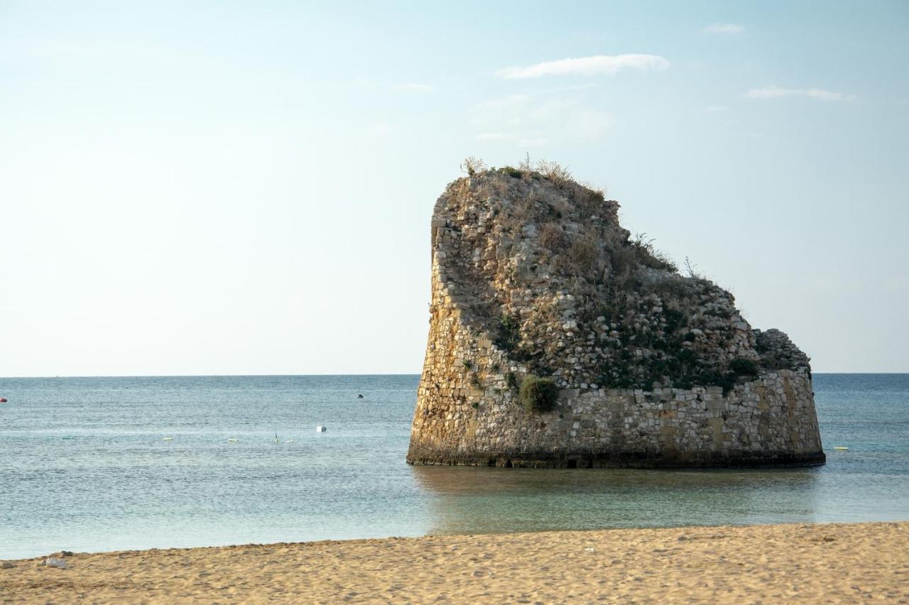 Appartamento a 150 m dal mare climatizzato con bellissimo patio esterno Torre Pali Esterno foto