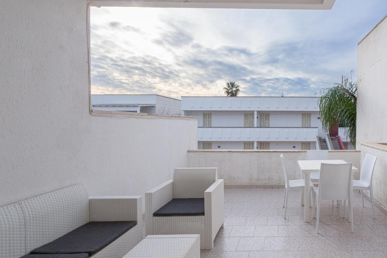 Appartamento a 150 m dal mare climatizzato con bellissimo patio esterno Torre Pali Esterno foto